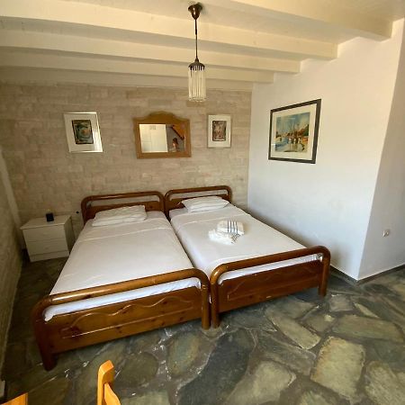Familienfreundliches Fischerhaus Am Strand Porto Heli Exterior photo