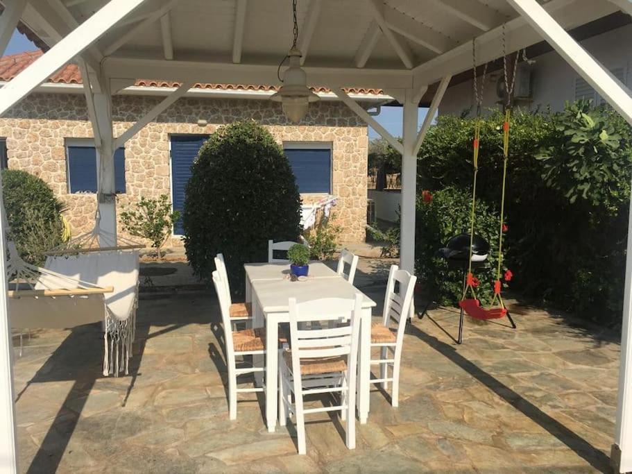 Familienfreundliches Fischerhaus Am Strand Porto Heli Exterior photo