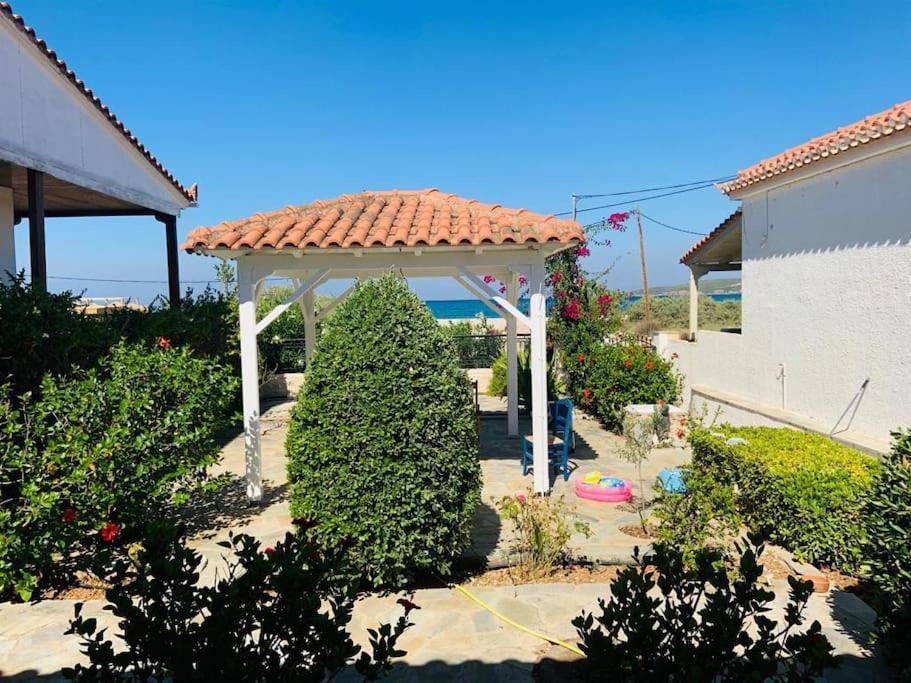 Familienfreundliches Fischerhaus Am Strand Porto Heli Exterior photo