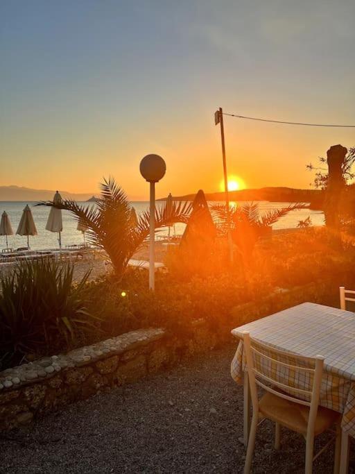Familienfreundliches Fischerhaus Am Strand Porto Heli Exterior photo
