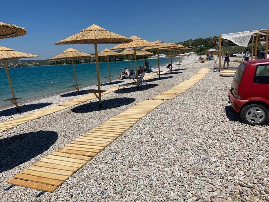 Familienfreundliches Fischerhaus Am Strand Porto Heli Exterior photo