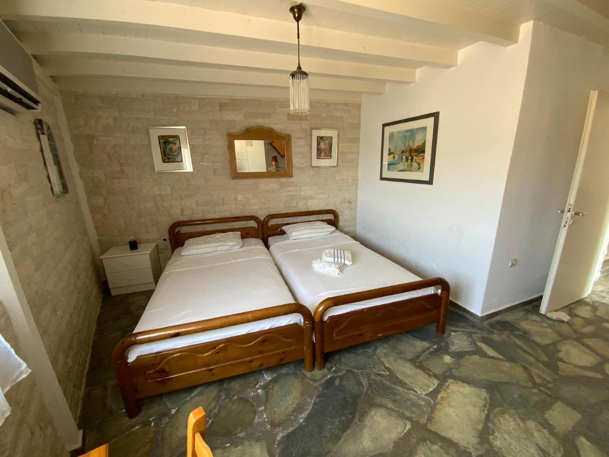 Familienfreundliches Fischerhaus Am Strand Porto Heli Exterior photo